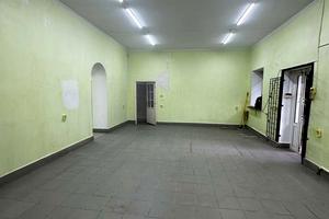 комерційна за адресою Листопадна вул., 16