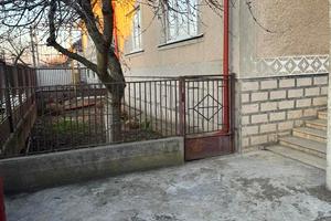 дом по адресу Молодіжна ул., 8