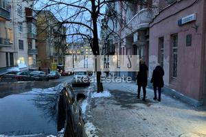 комерційна за адресою Костельна вул., 11