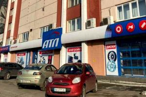 комерційна за адресою Братиславська вул., 52