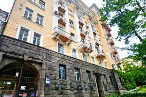 комерційна за адресою Богдана Хмельницького вул., 68