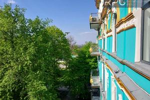 комерційна за адресою Володимирська вул., 4