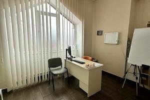 комерційна за адресою Степана Дем'янчука вул., 1а