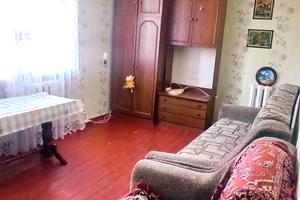 комната по адресу Космонавтів, 4