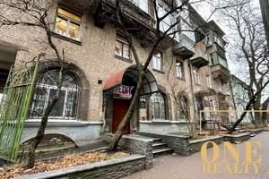 комерційна за адресою Варязький пров., 8