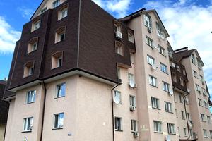 комерційна за адресою Яблунева вул., 8