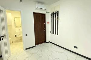 комерційна за адресою Літературна вул., 8