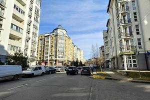 комерційна за адресою Пилипа Орлика  вул., 10
