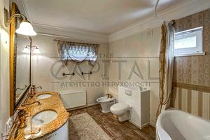 будинок за адресою Центральна, 2