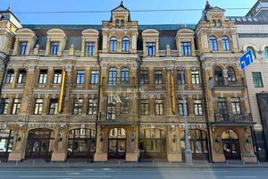 комерційна за адресою Бессарабська пл., 2