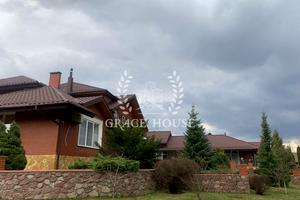 будинок за адресою Набережна вул.
