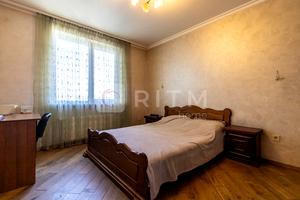 квартира за адресою Хотинська вул., 12