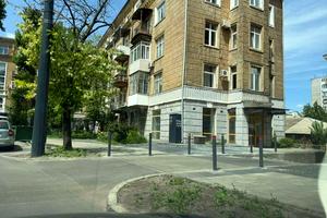 комерційна за адресою Соборна пл. (Жовтнева), 7