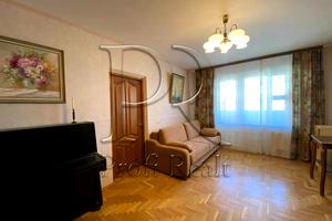квартира за адресою Анни Ахматової вул., 13-Б
