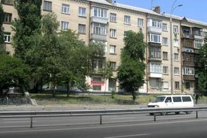 комерційна за адресою Миколи Міхновського бульв. (Дружби Народів), 13