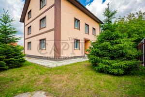 комерційна за адресою Садова вул., 22