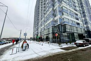 комерційна за адресою Ревуцького вул., 40-В