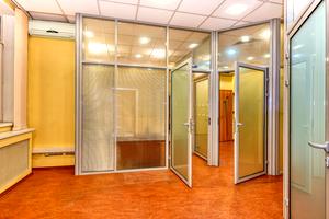 комерційна за адресою Анни Ахматової вул., 35
