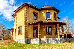 будинок за адресою с. Петрівка, Центральна, 1