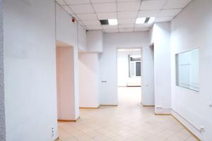 комерційна за адресою Гіршмана вул., 4