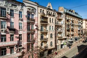 комерційна за адресою Костельна вул., 6