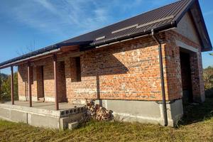 будинок за адресою с. Лісові Гринівці, Будівельників, 13