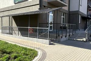 коммерческая по адресу героів крут, 8