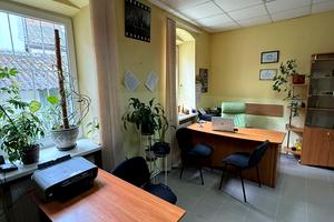 комерційна за адресою Корятовича пл., 15