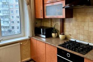квартира за адресою C. Петлюри бульв., 10