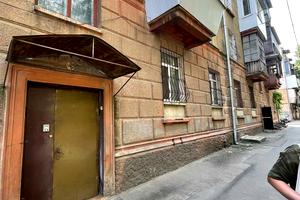 комерційна за адресою Середньофонтанська вул., 32
