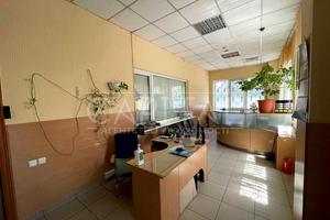 комерційна за адресою Бориспільська вул., 19Б