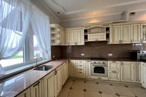 будинок за адресою с. Микитинці, Автоливмашівська, 1