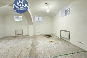 комерційна за адресою Театральна пл., 1