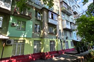 комерційна за адресою Кловський узвіз, 4