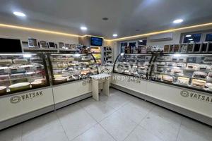 комерційна за адресою Київ, Ольжича вул., 4