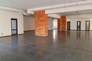 комерційна за адресою Вишневецького бульв., 3