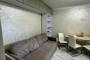 квартира за адресою Кобринської Н., 13