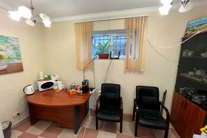 комерційна за адресою Довженка вул., 6а