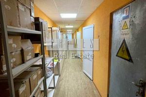 комерційна за адресою Синьоозерна вул., 7