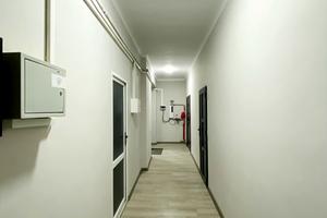 комерційна за адресою Червоного Хреста вул., 16
