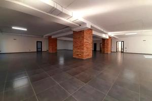 комерційна за адресою Вишневецького бульв., 3