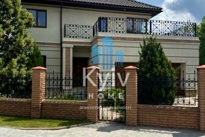 будинок за адресою Набережна, 10