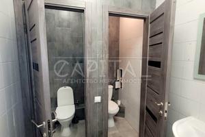 комерційна за адресою Володимирська вул., 38