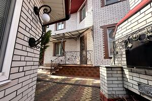 будинок за адресою Вишнева