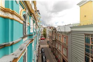 комерційна за адресою Володимирська вул., 4