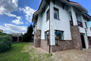 будинок за адресою Київ, Червона вул.
