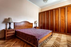 квартира за адресою Євгена Коновальця вул. (), 37