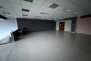 комерційна за адресою Дніпровська набережна вул., 13