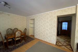 квартира за адресою Макарова, 56