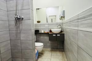 комерційна за адресою Лісова вул., 6